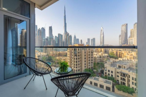 Monty Holiday Home - Nouveau Art Deco 3BR with Burj & Canal Views